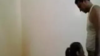 صغيرة تونسية تمص القضيب وتتناك في كسها الضيق