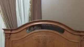 لبوة هايجة عايزة تتناك تبعبص كسها وتدخل فيه عصا خشب