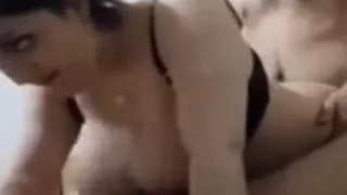 مدام متناكة تتناك من زوجها وصحبه مع بعض