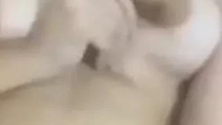 فتاة سعودية تمارس العادة السرية وهي محرومه سكس