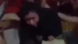 مجموعة شباب صغار ينيكو شرموطة كبيرة