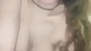 جميلة مصرية تخلع عارية وتستعرض حلوة جسمها لحبيبها