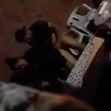 ولد ينيك حبيبته المحجبة فوق سطح العمارة