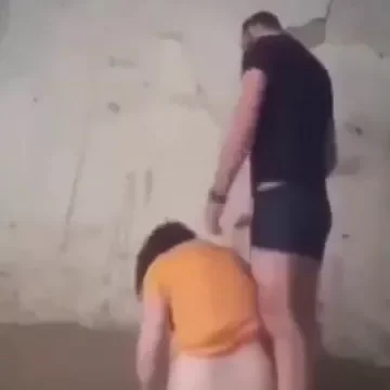 نيك خلفي بوضع الكلب لسوريا في مكان مهجور