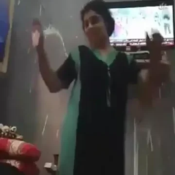 فتاة فلاحة بلدي من مصر ترقص وتضرب سبعة ونص