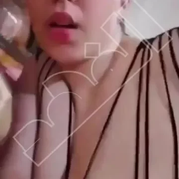 فتاة مصرية حلوة عارية تعمل حركات جنسية وكلام نار