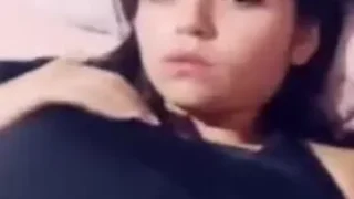 عراقية طالبة تبعبص كسها الصغير