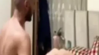 اردني يبوس رجل حبيبته ويمص كسها وينيكها اصلي