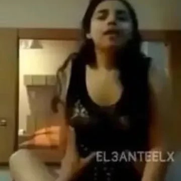 جزائرية سكسية اول مرة تتناك تركب علي زبر راجل كبير