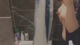 لبنانية جسم ابيض ملبن تدخل في كسها زبر بلاستيك