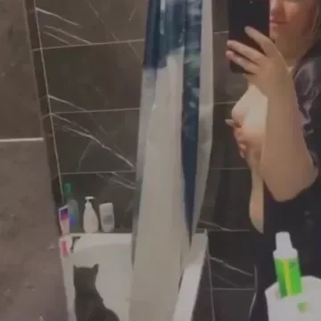 لبنانية جسم ابيض ملبن تدخل في كسها زبر بلاستيك