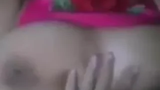 مربربة جزائرية تتناك في كسها المقلبظ