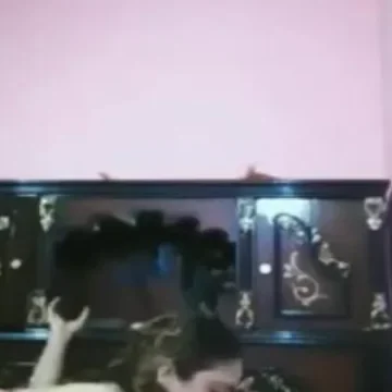 الجامدة تمص الزبر بحنية وتركب علي زبر حبيبها