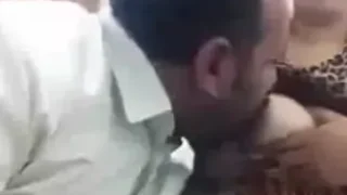 نتاية مغربية كبيرة الراجل شغال مص بزازها ويفشخها جامد