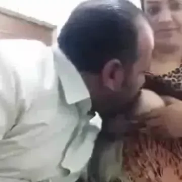 نتاية مغربية كبيرة الراجل شغال مص بزازها ويفشخها جامد