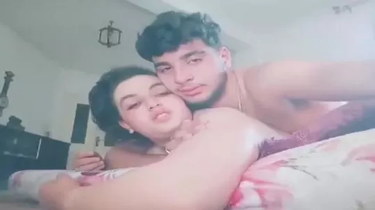 تونسي مع حبيبته علي الارض سكس رومانسي