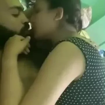 شاب مصري تخين ينيك بنت حلوة عصفورة