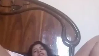 مصرية تخلع العباية وتفتح كسها امام الكام