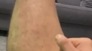 الخول يطلع زبه ويلعب فية ويصور زوجته المصرية الحلوة